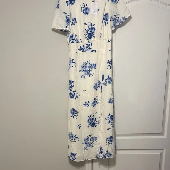 Sugarlips Blue Floral Cream Maxi Dress - Picture 2 of 4